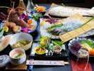 名物鯛の塩釜焼きとイセエビの活き造りとイカの活き造り