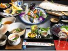 名物鯛の塩釜焼きとイセエビの活き造りとイカの活き造り