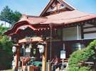 【長岳寺】:1573年、武田信玄西上の帰途、病に倒れ遺骸を安置したお寺。