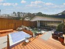 【温泉を欲張りに楽しむ】寝湯に壺湯、開放的な大露天風呂も。美肌成分たっぷりの名湯を、心ゆくまで。