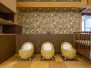可愛いデザインの岩盤浴チェア。座るだけで体が心からポカポカ♪