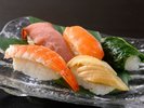 当館人気のメニューのお寿司付き!