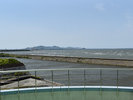【洋室】お部屋の窓からは三河湾の絶景がお楽しみ頂けます。