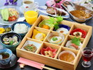 朝食│小鉢を少しずつ楽しめる彩り豊かな朝食膳