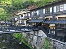 玄関に繋がる橋