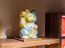 藍染、草木染の「招き猫」がお出迎えします!