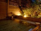 【露天風呂 檜の湯】香りと心地よい肌触りの檜の露天風呂