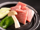 【信州プレミアム牛肉の石焼き】やわらかい牛肉をどうぞお楽しみください。