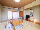 【和室12畳】最大6名様までご宿泊可能。ご家族やご友人とごゆっくりお寛ぎください。
