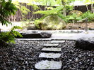 【露天風呂 瑠璃の湯】露天風呂につながるアプローチ