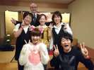 テレビ取材されました!かつみ・さゆりさんと当館スタッフ&支配人です