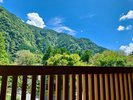 【2F東峰の間・18畳】窓からの新緑の景色
