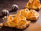 【ティーラウンジ】キャラメル風味のアップルパイ〜お芋のトリュフとバニラアイス添え〜