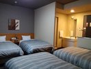 【グループ旅行に最適!フォースルーム(約20u)です。独立洗面台もあり、朝の準備も困りません♪