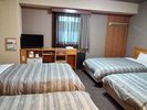 【グループ旅行に最適!フォースルーム(約20u)です。独立洗面台もあり、朝の準備も困りません♪