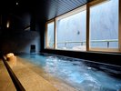 【湯屋 水禅/男湯】阿蘇の伏流水を汲み上げて加熱した人工ラジウム泉です。