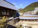 【塩原温泉湯っ歩の里】塩原の豊かな自然を眺めながらゆっくり足湯浴をお楽しみいただけます。