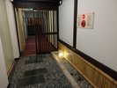 【廊下】落ち着いた雰囲気の館内
