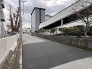 東館側駐車場道路