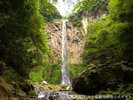 【東椎屋の滝】高さ85mの断崖断崖を流れ落ちる迫力満点の名瀑・・・当館から車で55分