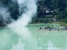 【白池地獄】青白く輝く温泉池。珍しい魚が泳ぐ温泉熱利用の熱帯魚館も・・・当館から車で30分