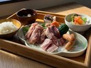 【ランチ】冠地鶏のスープと旨味あふれるお肉を味わう、心地よいお気軽セット