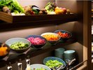 一日のスタートであるご朝食。洋朝食のメニューに、京都ならではのオリジナルメニューで1日に彩を。