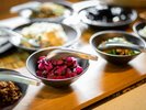 一日のスタートであるご朝食。洋朝食のメニューに、京都ならではのオリジナルメニューで1日に彩を。