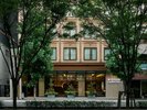 京都の中心に位置し、祇園、錦市場など人気の観光地やショッピング、飲食店が集まるエリアも徒歩圏内。