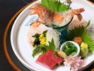春だけのお愉しみ【もさ海老会席】旨味をギュッととじ込めた炭焼きや刺身でどうぞ。