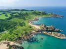 天然の芝生が広がる「種差海岸」