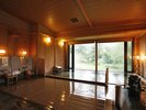 【大浴場/内湯】大きな窓からは見渡す限りの大自然。