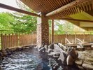 【大浴場/露天風呂】開放感あふれる露天風呂で心やすらぐ、自分へのご褒美時間に。