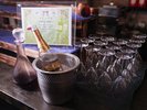 【お楽しみサービス】21時からは大人の時間。ロビーで寛ぎながらワインでほろ酔い。