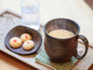 喫茶メニュー・蒜山ジャージミルク☆ホット、アイスともにご用意できます。クッキーを添えて。