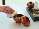 【夕食一例】すすると燻製の香りが漂います