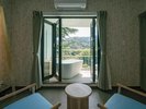 【眺めの部屋】屋外テラスのお風呂がある「眺めのお部屋」。文字通り、景色をお楽しみいただけます