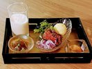 縄文時代から伝わる源炭調理法で仕上げております。過去と現代を織り交ぜた一品をお楽しみください。