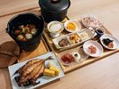 ふっくら御飯、旬の干物、郷土料理等、日本の食の恵みをご堪能いただける朝食となっております。