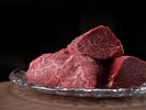 【お食事一例】素材の良さを証明する美しい肉質。