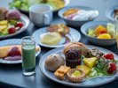 【朝食】「それ美味しそう!」とお互いのお皿を覗き込む。美味しいごはんは、自然と笑顔を繋ぎます。