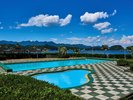 熊野の海と山を一望するガーデンプール(夏期のみ営業)