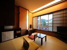 【本館・カジュアルツイン】窓からは雲仙の大自然をご覧いただけます。