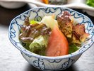 【お料理】有機野菜や地元産の野菜を使用したサラダ