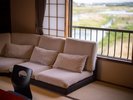 【2階角部屋】】窓の多い開放感のある角部屋。