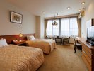 �y���ʎ��z�䏊�΂Ɗ��̎R�X����]�ł���ŏ�K�Ɉʒu����ŏ㋉�q���ł��B