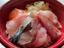 中西水産　新鮮な魚介がつまった海鮮丼