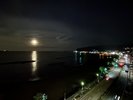 夜景(伊東港方面)海から昇る月