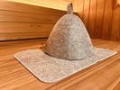 ■新館SPAタワー-サウナ付き客室-■客室備え付けのサウナハット&マットはお持ち帰りOK。旅の思い出にどうぞ
