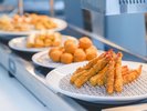 ■本館1階ーテラスレストラン「サントロペ」-朝食バイキング■お子様にも人気の揚げ物メニューをご用意♪